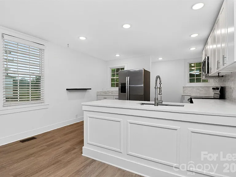903 W 6th Ave #B — Photo 8