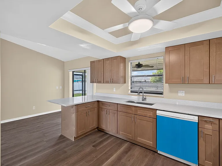 718 SW 35th Ter — Photo 23