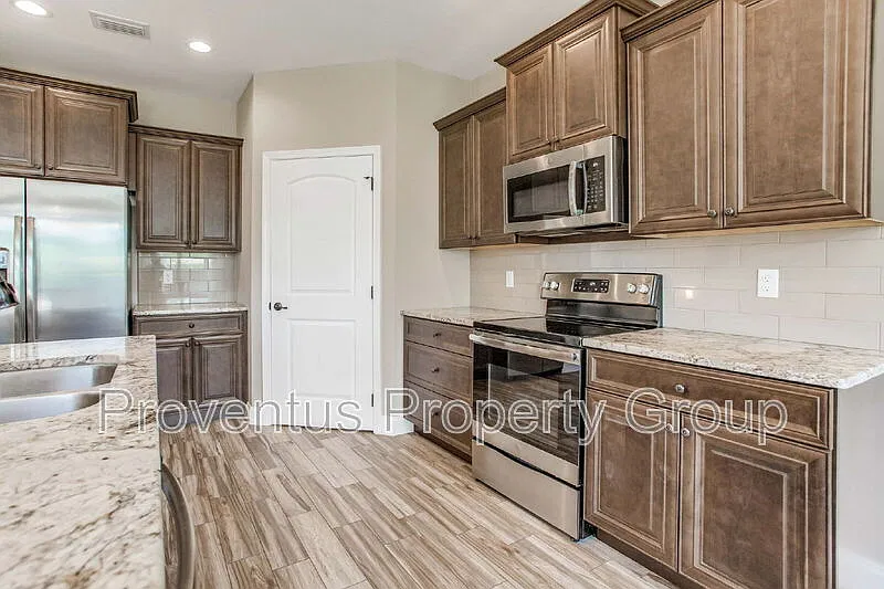 3 bed, 2.0 bath, 1784 sqft, $2,350 — Photo 4