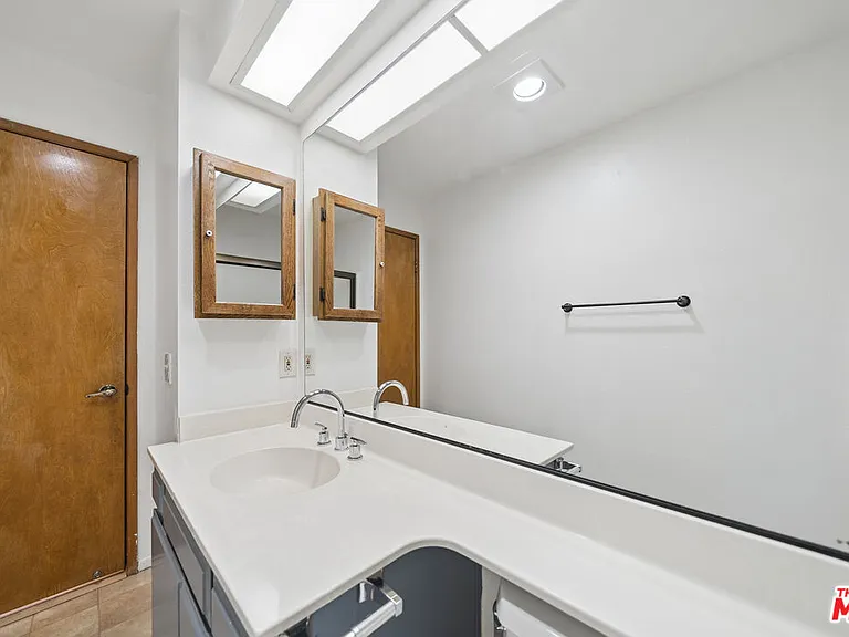 11924 Mayfield Ave #2 — Photo 12