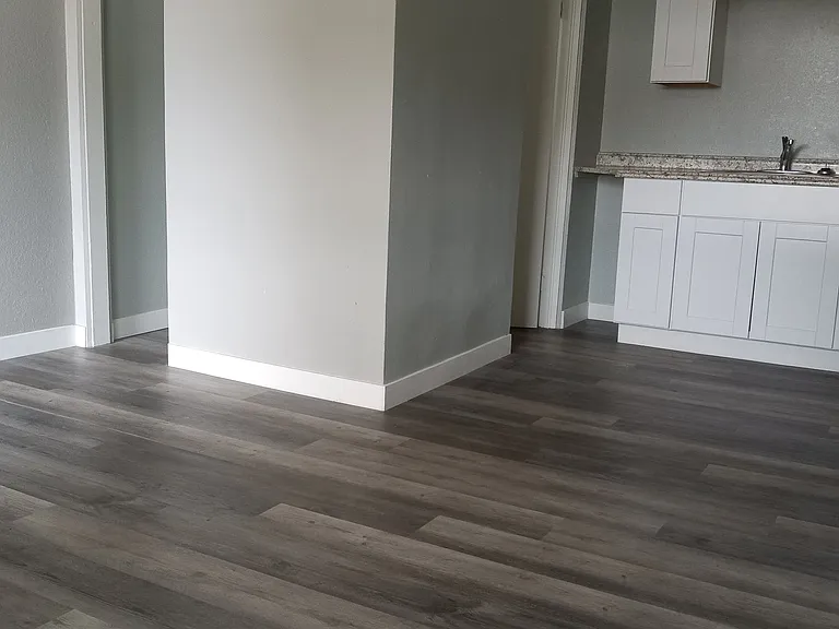 8th Ave Apartments — Photo 5