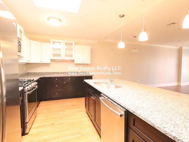 286 Main St #104 — Photo 6