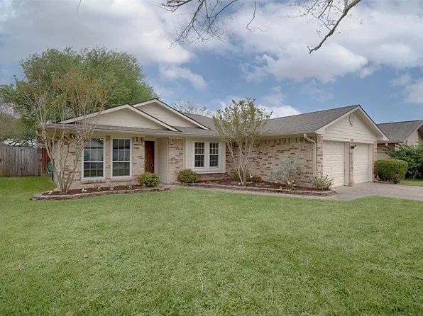 443 Woodrail Dr, Webster, TX 77598