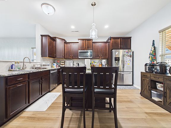 3rd image of 4111 Stockbrook Dr