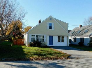 30 Foxboro Ave, Portsmouth, RI 02871