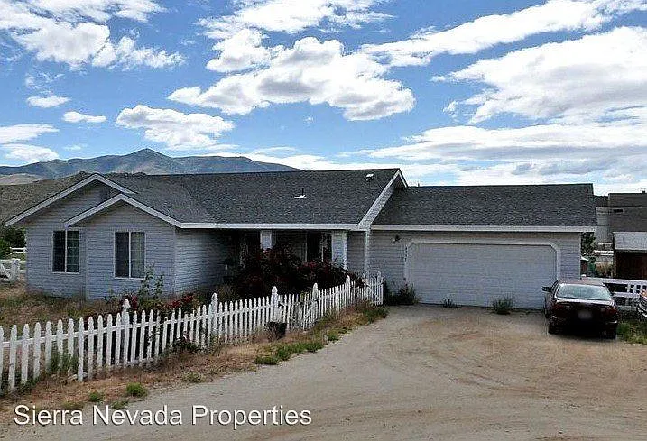 8545 Gate St photo 1