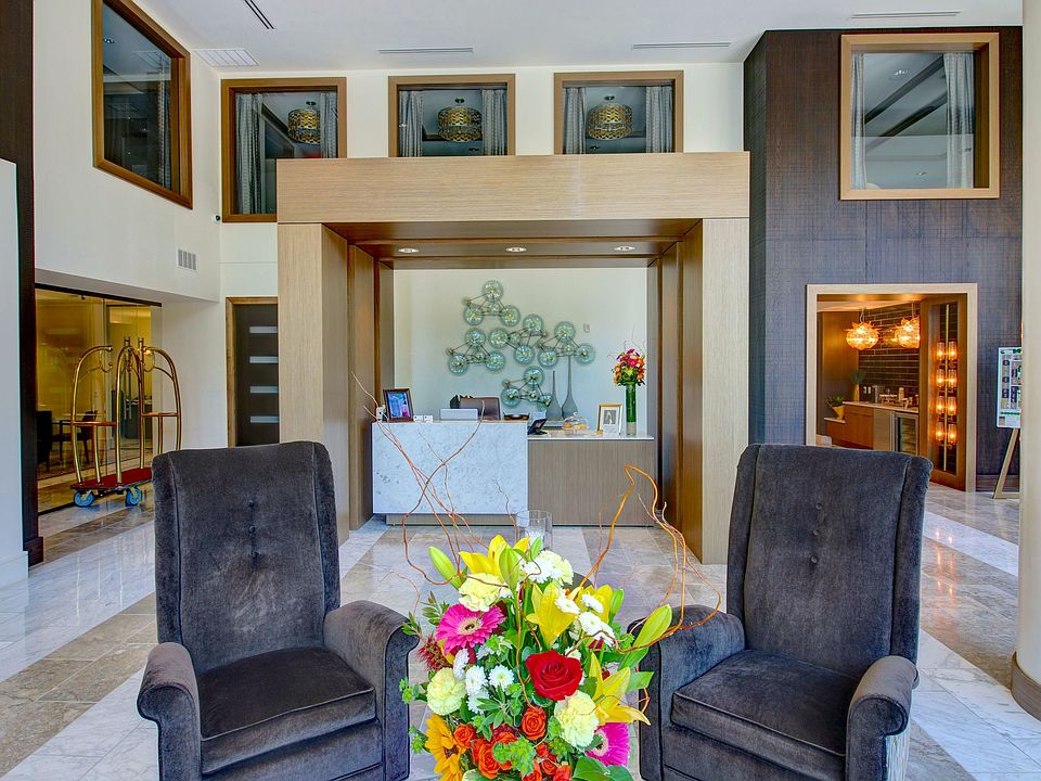 1T - Concierge Desk