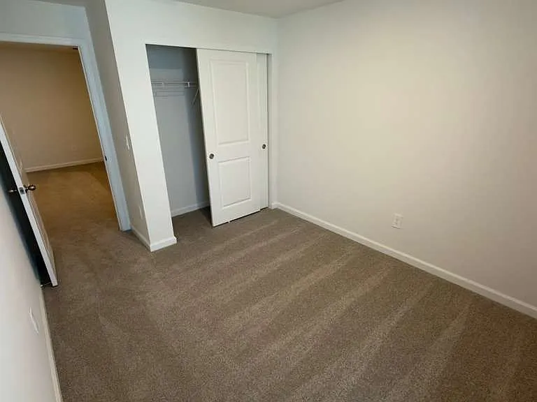 613 Salisbury Cir — Photo 25