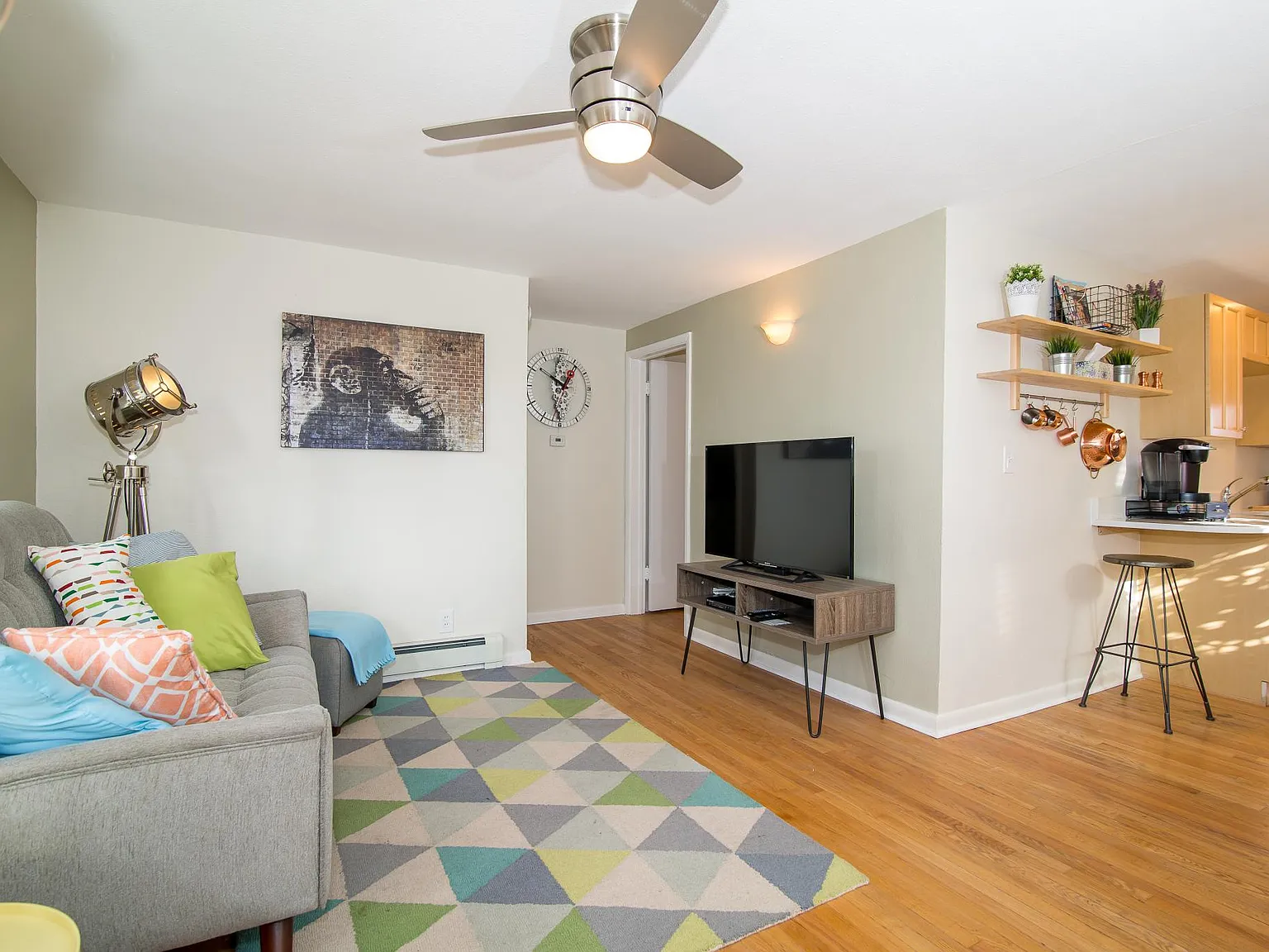 1 bed, 550 sqft, $1,900 — Photo 2
