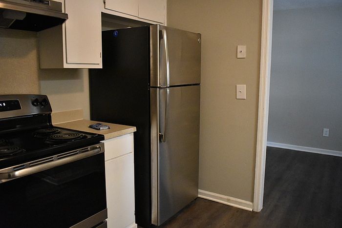 2nd image of 289 Dorchester Manor Blvd