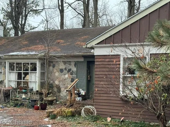 5760 Monterey Ct, Bloomfield Hills, MI 48301