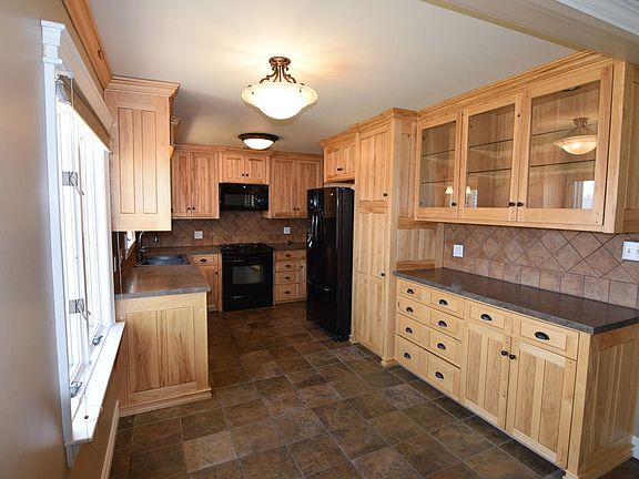 3rd image of 105 Riverview D