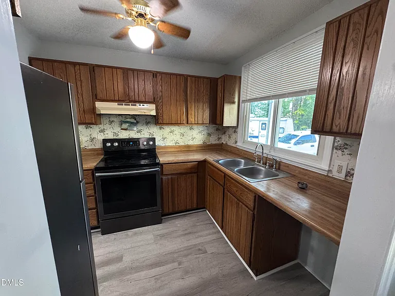 4200 Bertram Dr — Photo 3