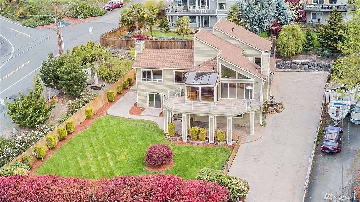 3208 E Lake Sammamish Pkwy SE photo 1