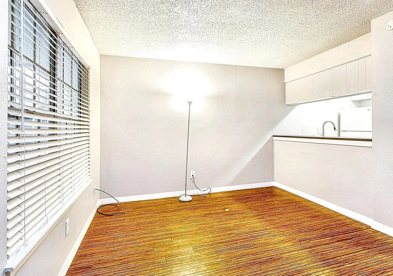 1 bed, 1.0 bath, 560 sqft, $1,200 — Photo 3
