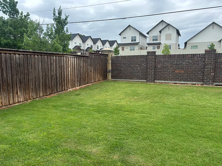2065 Alamandine Ave — Photo 24