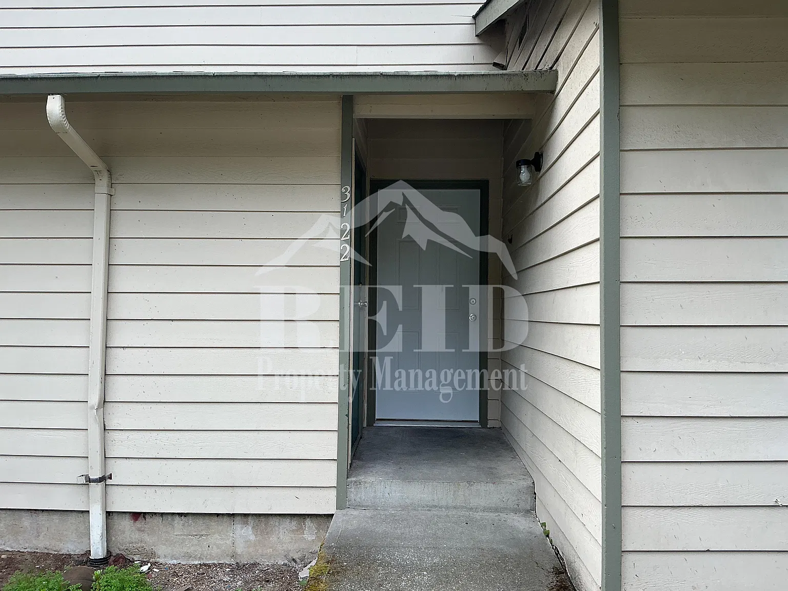 3 bed, 1.5 bath, 1412 sqft, $2,300 — Photo 2