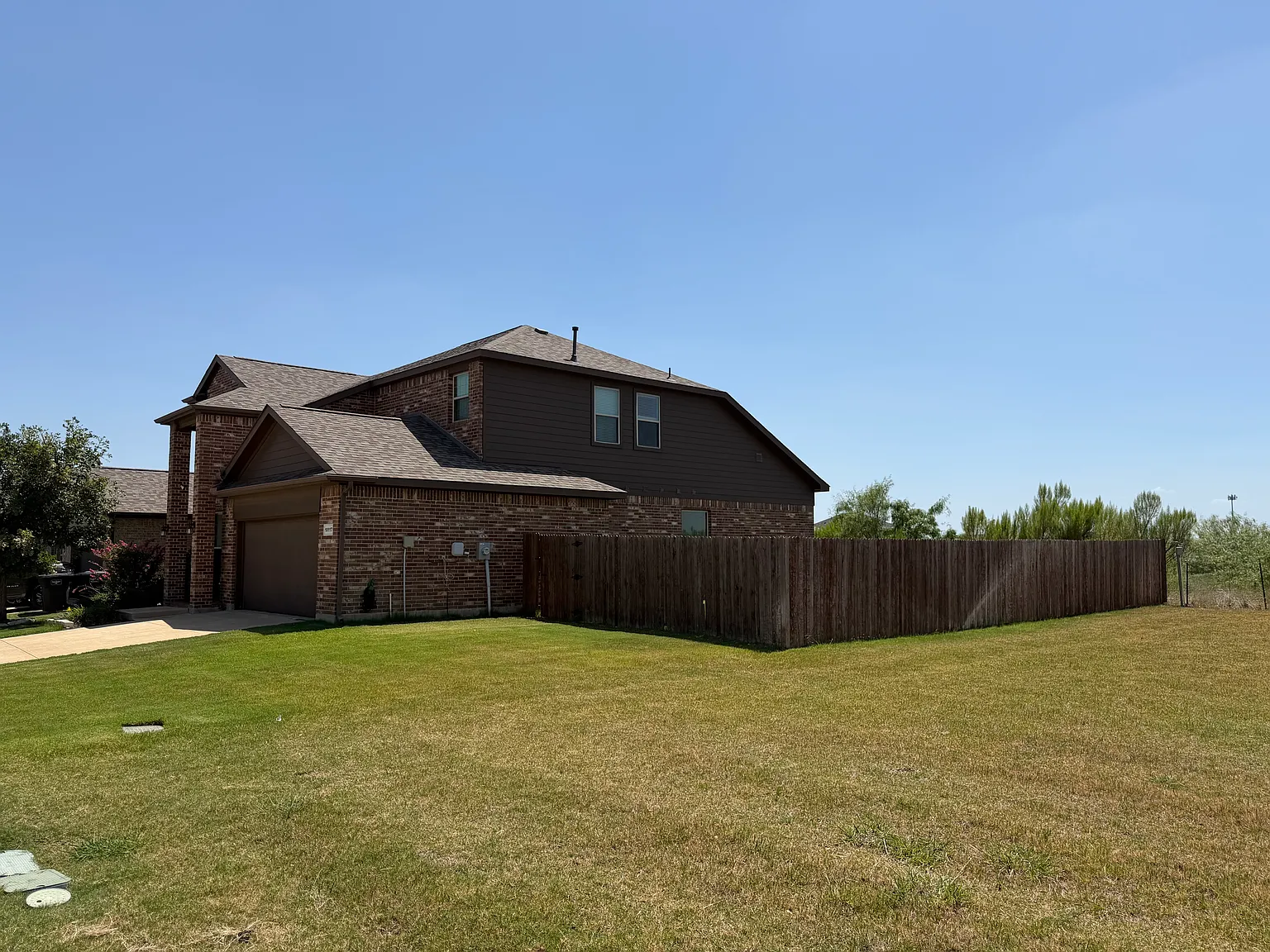 4 bed, 2.5 bath, 2400 sqft, $2,700 — Photo 3