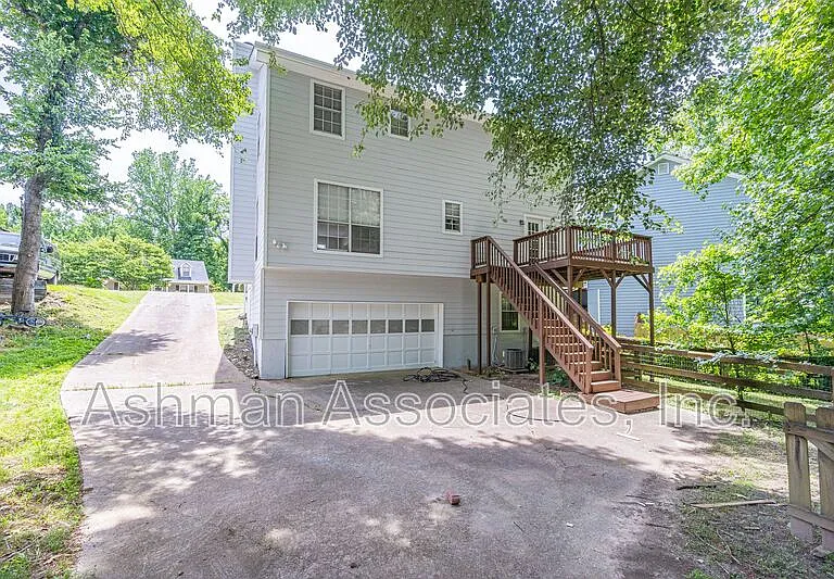 2402 Betsy Ct SW — Photo 39