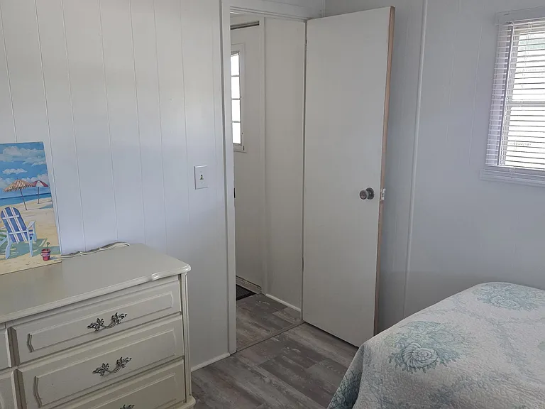 300 Pinewood Ave — Photo 14