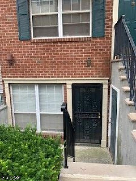 1st image of 5 Vaughan Dr