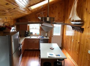 20 Rockland St, Narragansett, RI 02882