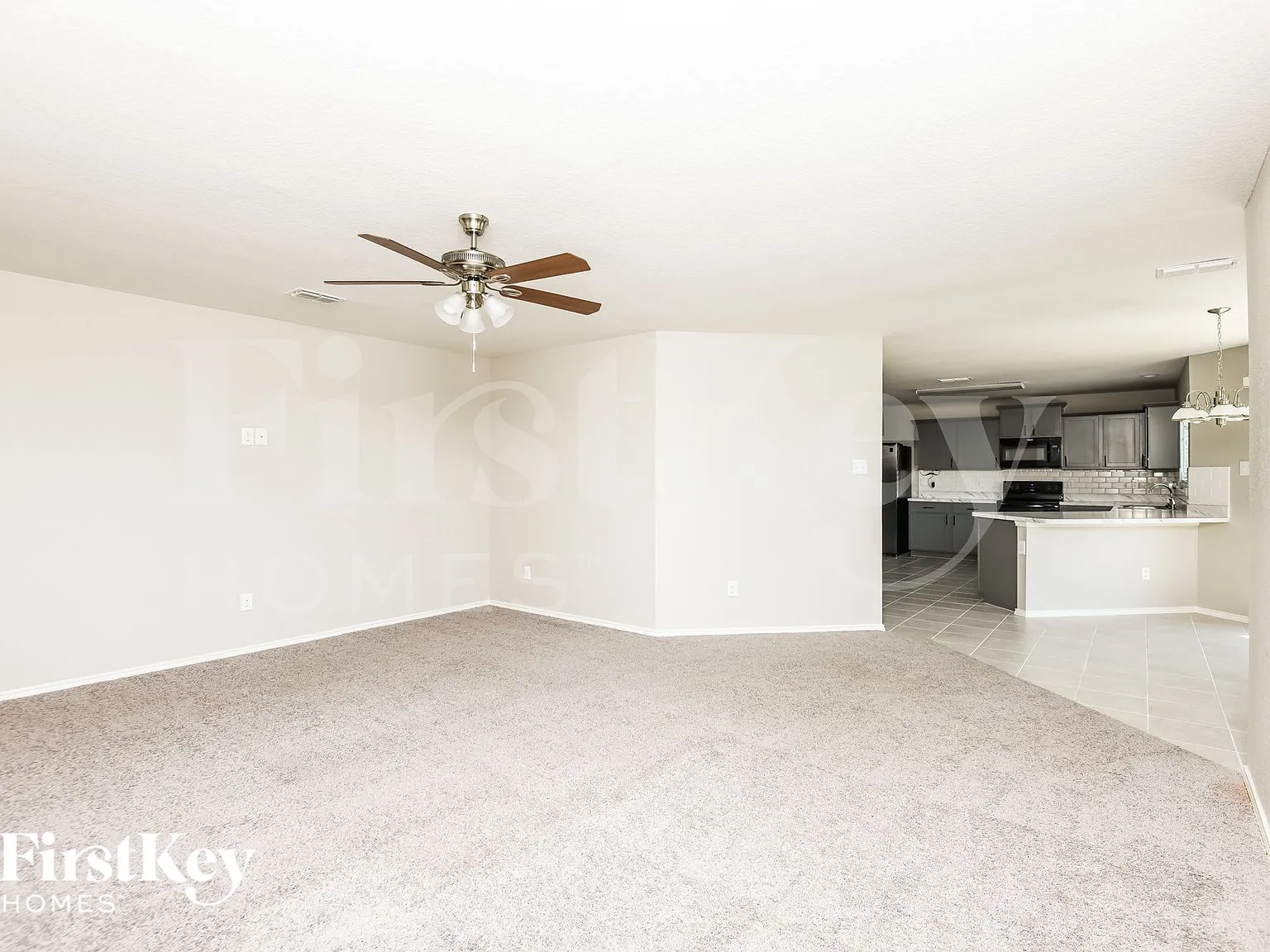 3 bed, 2.5 bath, 2582 sqft, $2,120 — Photo 2