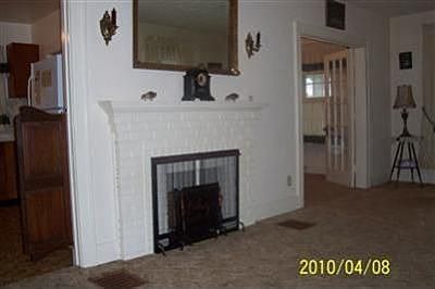 5th image of 1023 W Hillcrest Ave