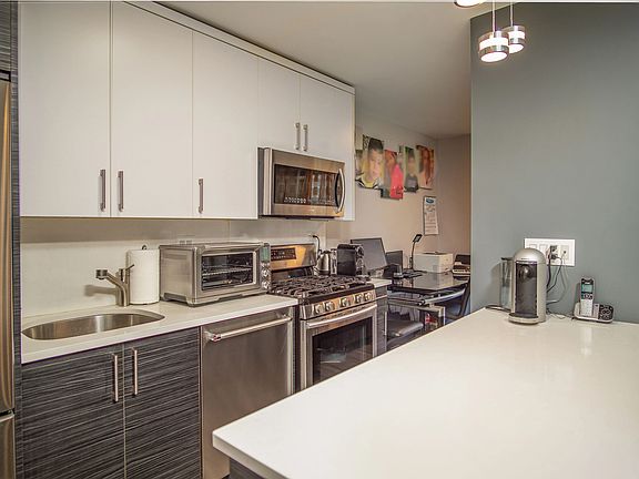 3rd image of 2940 W 5th St APT 6D