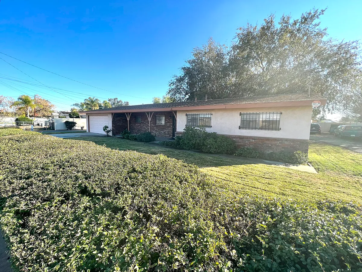 Building Photo - 21849 Cottonwood Ave