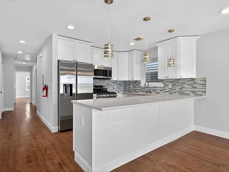 40 E 5th St #2 — Photo 6