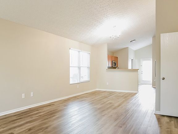 3rd image of 7168 Reynolds Crossing Dr