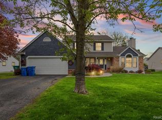 7694 Woodside Pl, Waterford, MI 48327