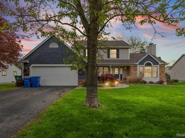 7694 Woodside Pl, Waterford, MI 48327