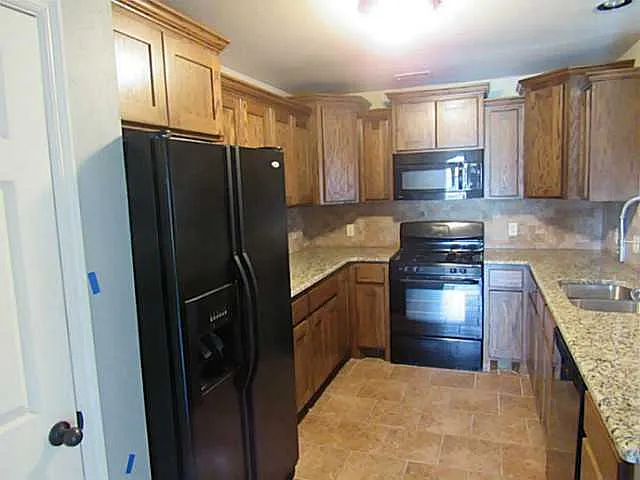 17516 Black Hawk Dr — Photo 36