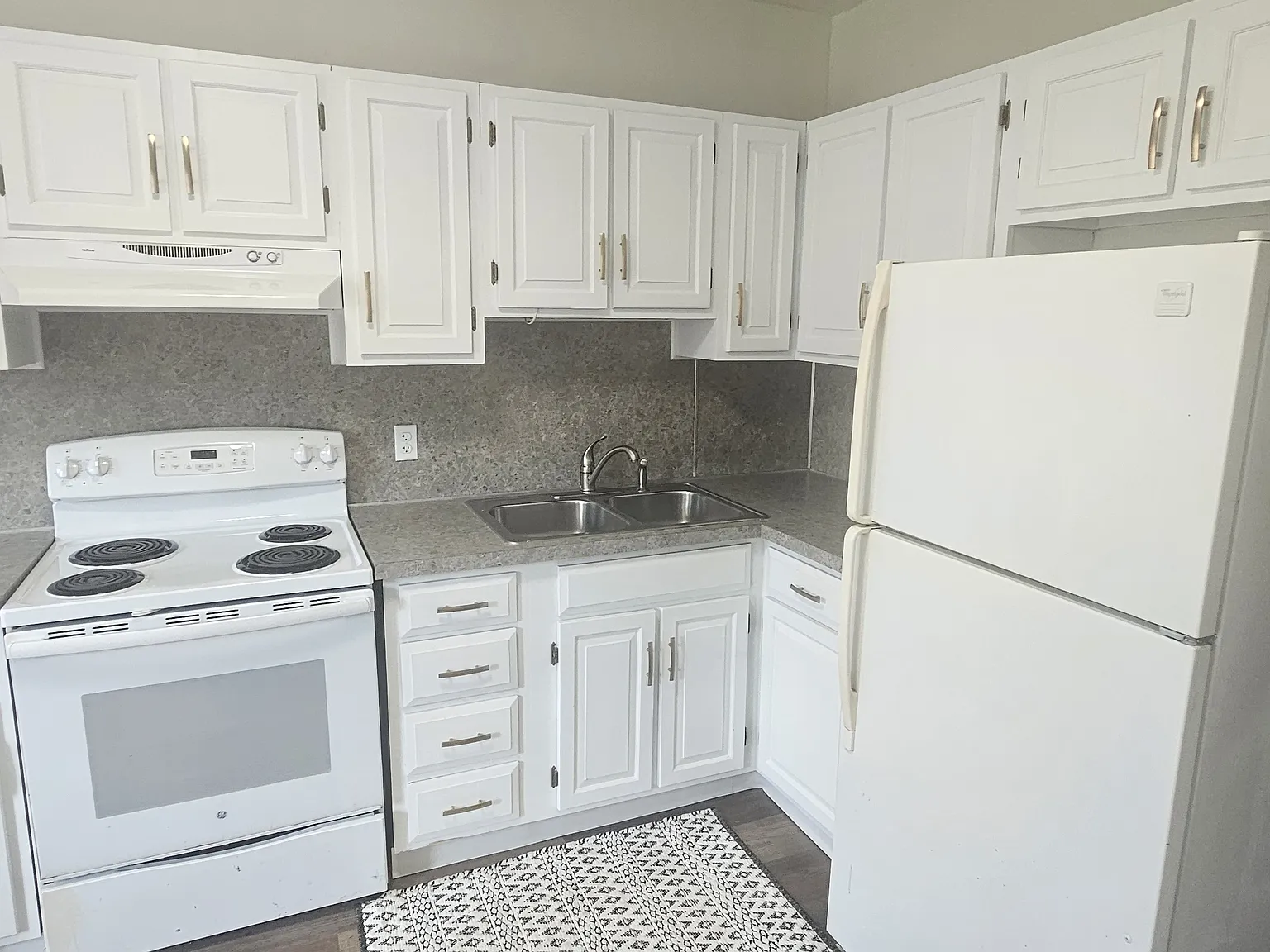 2 bed, $1,050 — Photo 1