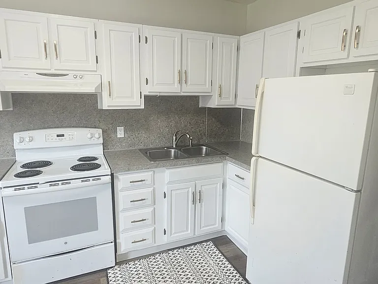 30 E Pine St — Photo 1