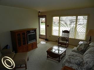 4th image of 523 Arcola St