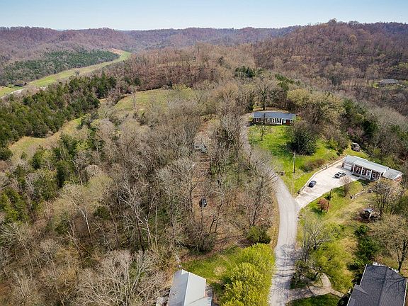 5th image of 303 E Hill Rd