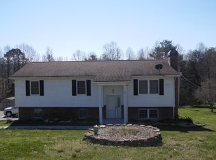 165 Hickory Dr, Jacksboro, TN 37757