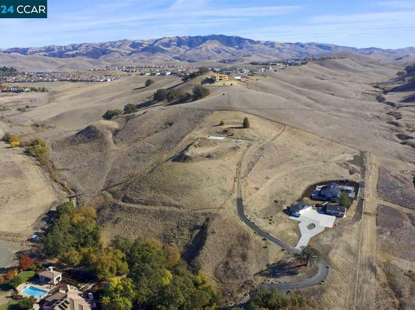 41 Meadow Lake Dr, Danville, CA 94506