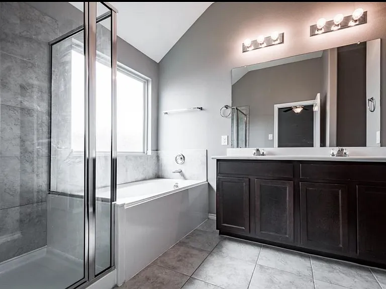 8314 Broadleaf Ave — Photo 12