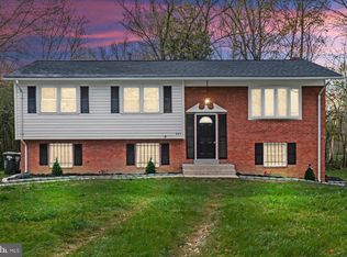 827 Norwood Ln, Woodbridge, VA 22191