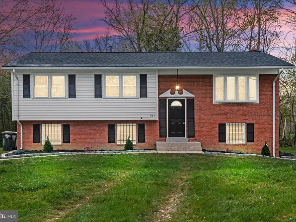 827 Norwood Ln, Woodbridge, VA 22191
