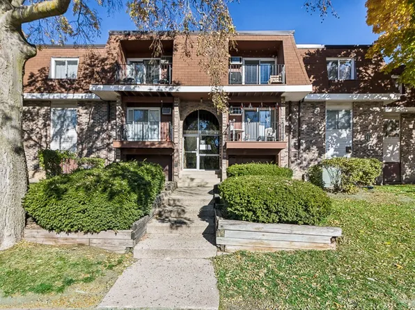 620 Mesa Dr #310, Hoffman Estates, IL 60169