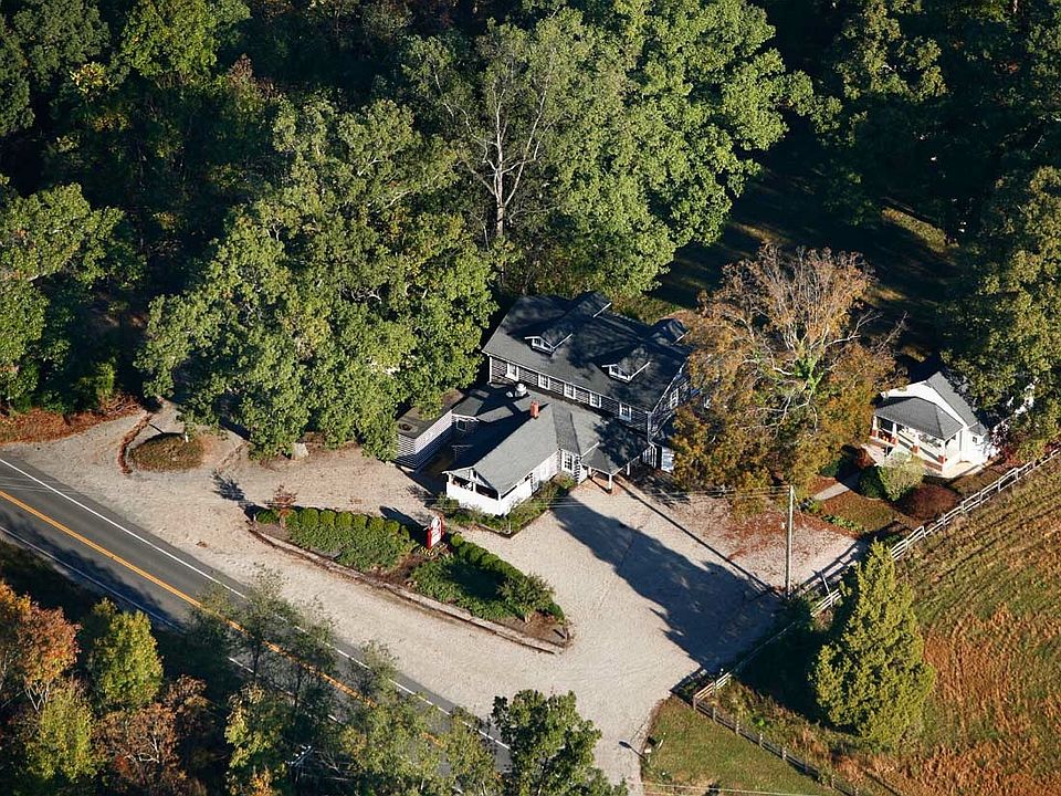 2nd image of 2210A River Rd W