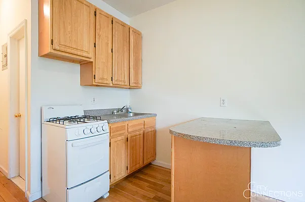 Rented by City Connections Realty | media 27