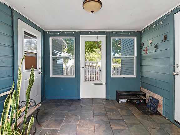 4th image of 703 Harrison St