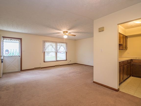 3rd image of 1376 Pembrooke Dr