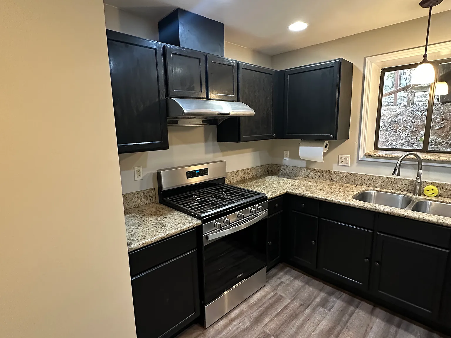 3 bed, 1200 sqft, $2,695 — Photo 2